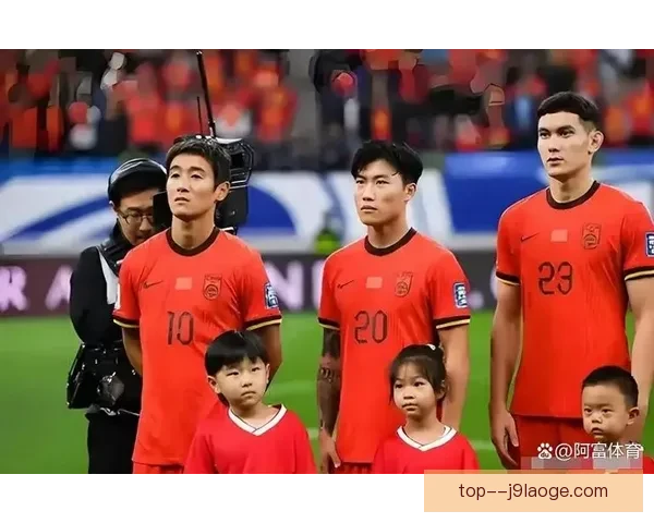 中国男足在2026年世预赛前夕官宣新归化球员加强阵容实力 中国男足在2026年世预赛前夕官宣新归化球员加强阵容实力