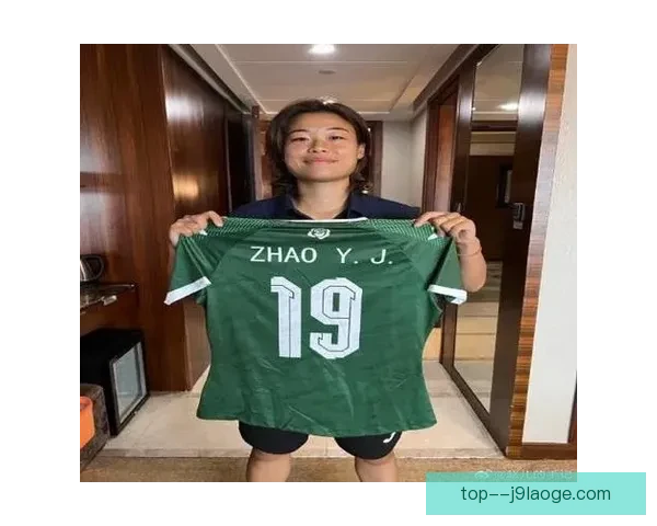 赵瑜洁随队夺得丹麦女足超级联赛冠军荣誉为中国女足新篇章添彩